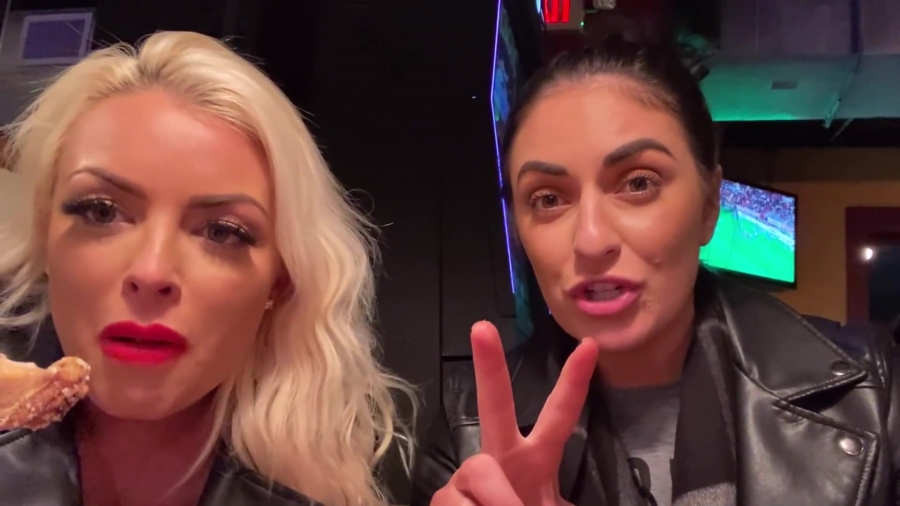 CHICKEN_WINGS_212121_____MANDY_ROSE___SONYA_DEVILLE___WWE_232.jpg