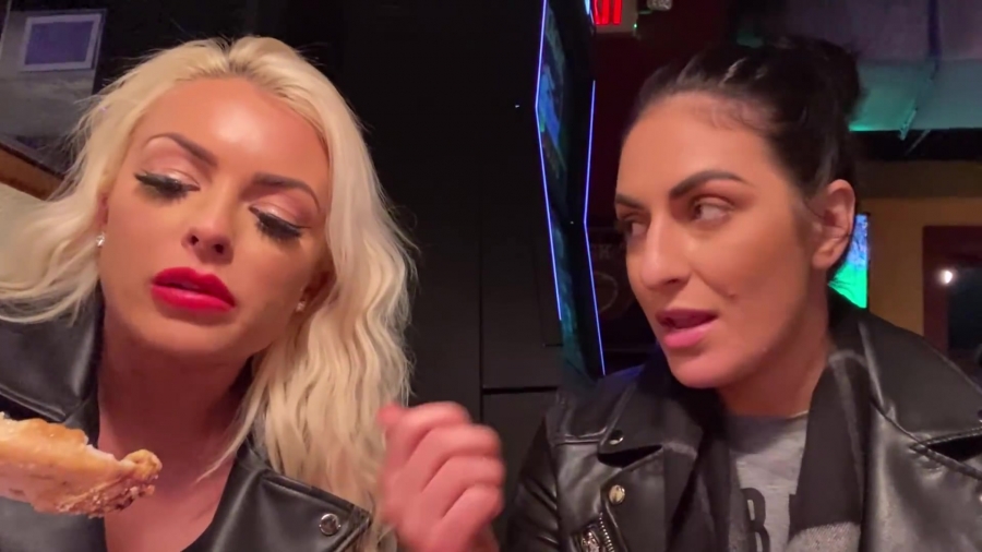 CHICKEN_WINGS_212121_____MANDY_ROSE___SONYA_DEVILLE___WWE_234.jpg