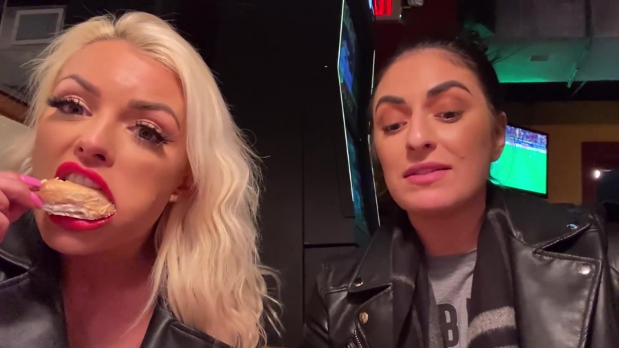 CHICKEN_WINGS_212121_____MANDY_ROSE___SONYA_DEVILLE___WWE_243.jpg