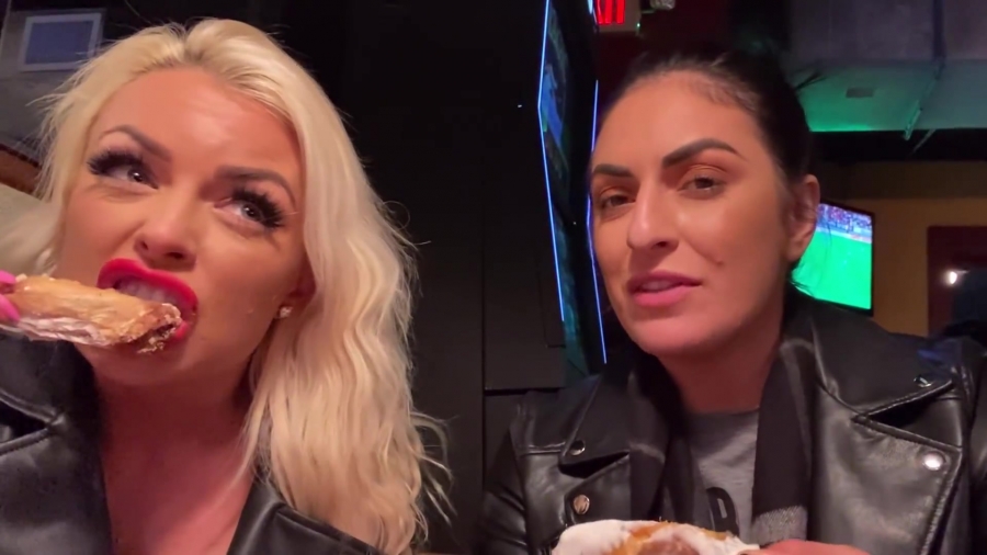 CHICKEN_WINGS_212121_____MANDY_ROSE___SONYA_DEVILLE___WWE_244.jpg