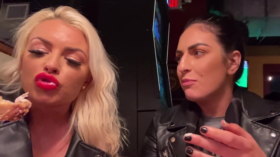 CHICKEN_WINGS_212121_____MANDY_ROSE___SONYA_DEVILLE___WWE_245.jpg