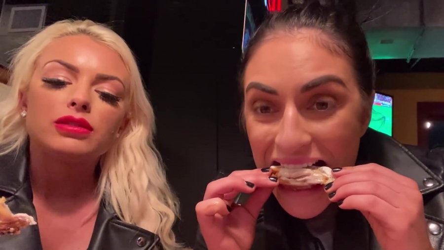 CHICKEN_WINGS_212121_____MANDY_ROSE___SONYA_DEVILLE___WWE_249.jpg