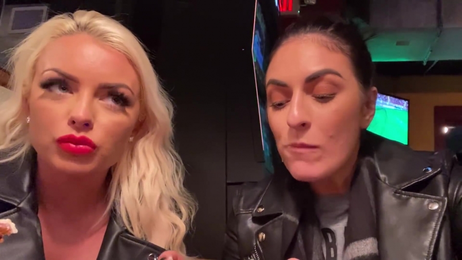 CHICKEN_WINGS_212121_____MANDY_ROSE___SONYA_DEVILLE___WWE_251.jpg