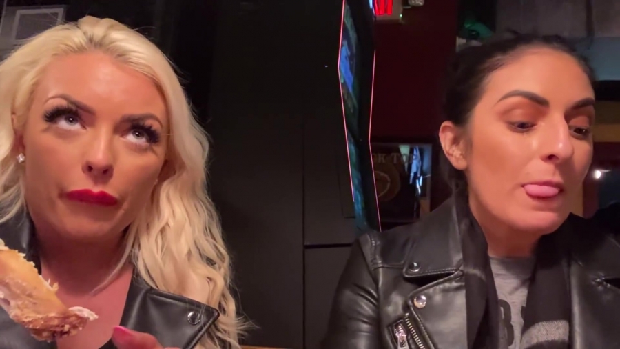 CHICKEN_WINGS_212121_____MANDY_ROSE___SONYA_DEVILLE___WWE_255.jpg