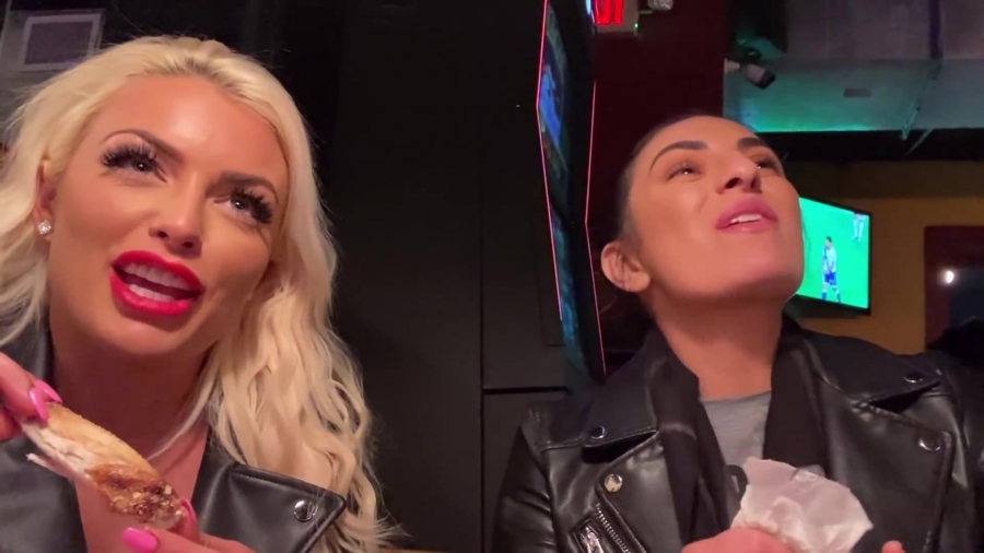 CHICKEN_WINGS_212121_____MANDY_ROSE___SONYA_DEVILLE___WWE_257.jpg