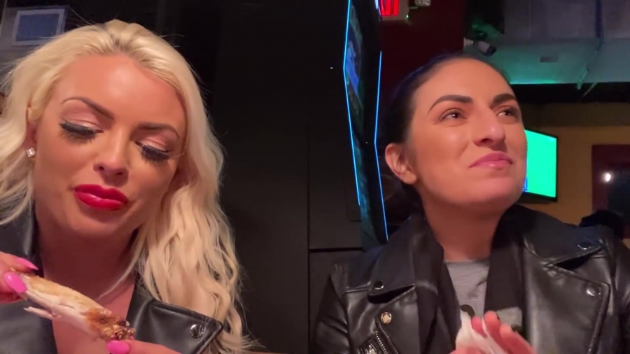 CHICKEN_WINGS_212121_____MANDY_ROSE___SONYA_DEVILLE___WWE_258.jpg