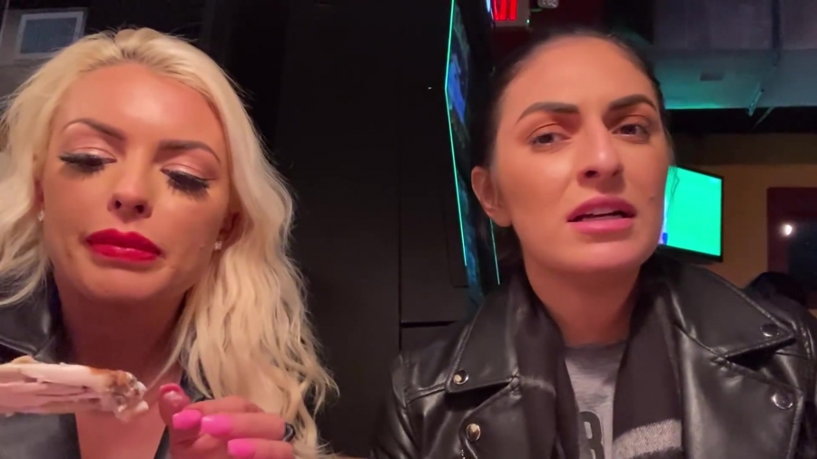 CHICKEN_WINGS_212121_____MANDY_ROSE___SONYA_DEVILLE___WWE_272.jpg