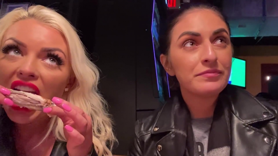 CHICKEN_WINGS_212121_____MANDY_ROSE___SONYA_DEVILLE___WWE_273.jpg