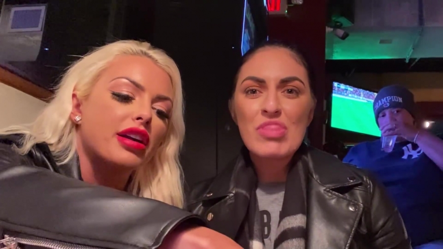 CHICKEN_WINGS_212121_____MANDY_ROSE___SONYA_DEVILLE___WWE_281.jpg