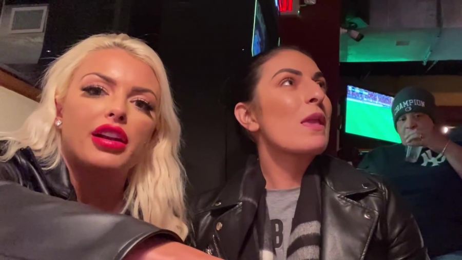 CHICKEN_WINGS_212121_____MANDY_ROSE___SONYA_DEVILLE___WWE_282.jpg