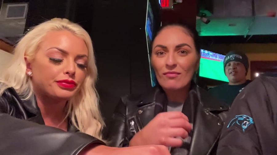 CHICKEN_WINGS_212121_____MANDY_ROSE___SONYA_DEVILLE___WWE_284.jpg