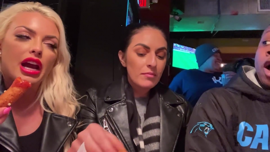 CHICKEN_WINGS_212121_____MANDY_ROSE___SONYA_DEVILLE___WWE_305.jpg