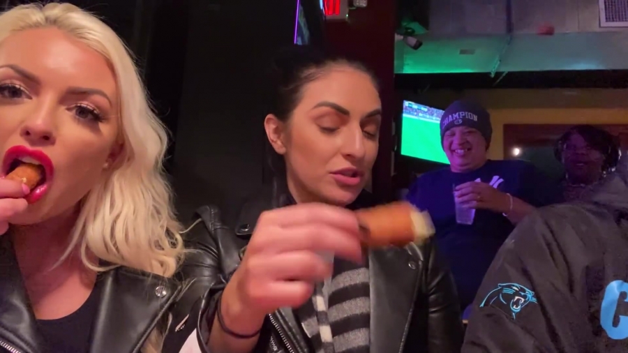 CHICKEN_WINGS_212121_____MANDY_ROSE___SONYA_DEVILLE___WWE_306.jpg