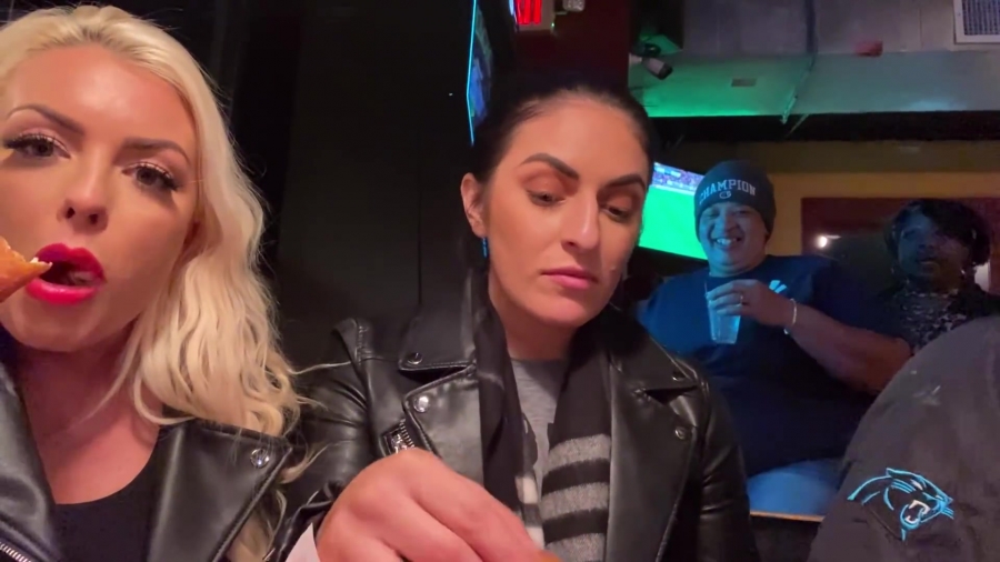 CHICKEN_WINGS_212121_____MANDY_ROSE___SONYA_DEVILLE___WWE_307.jpg