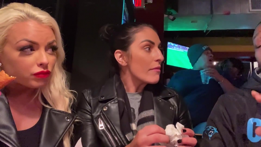 CHICKEN_WINGS_212121_____MANDY_ROSE___SONYA_DEVILLE___WWE_311.jpg