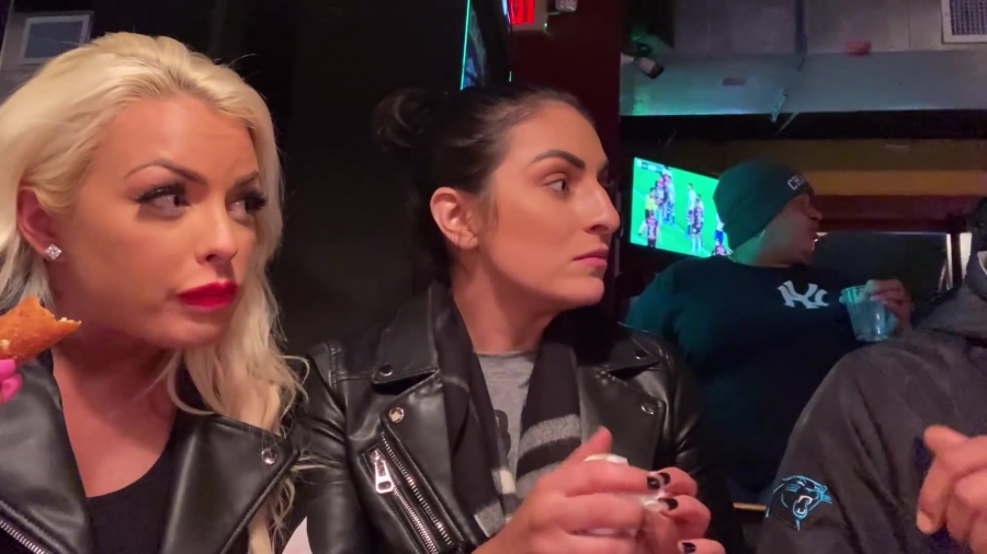 CHICKEN_WINGS_212121_____MANDY_ROSE___SONYA_DEVILLE___WWE_313.jpg