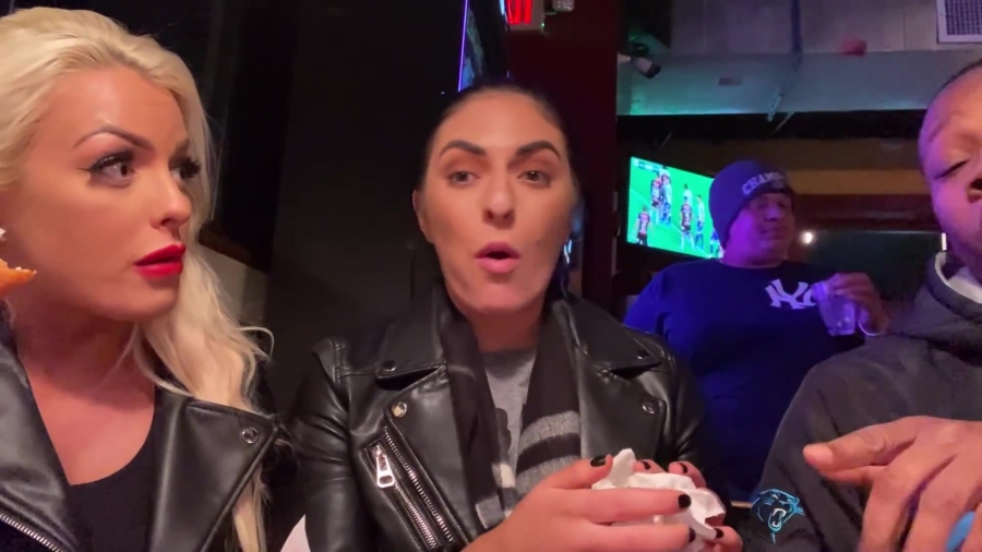 CHICKEN_WINGS_212121_____MANDY_ROSE___SONYA_DEVILLE___WWE_314.jpg