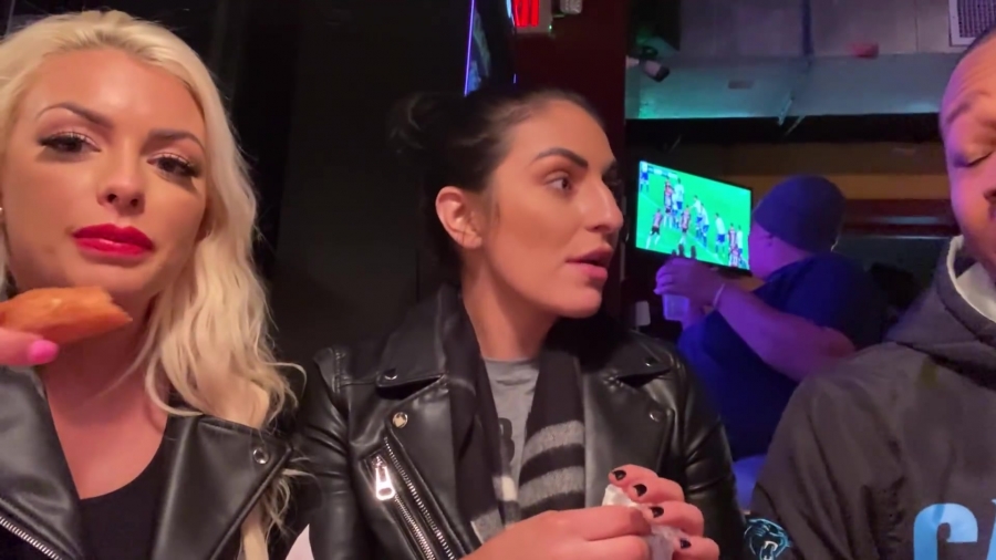 CHICKEN_WINGS_212121_____MANDY_ROSE___SONYA_DEVILLE___WWE_316.jpg