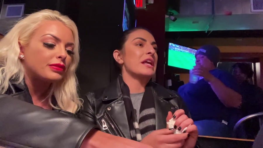 CHICKEN_WINGS_212121_____MANDY_ROSE___SONYA_DEVILLE___WWE_318.jpg