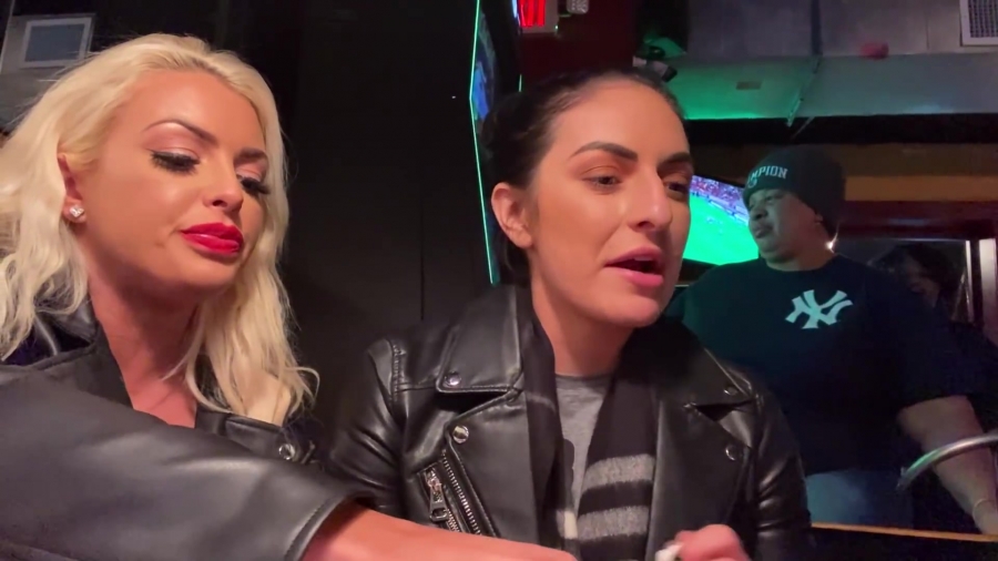 CHICKEN_WINGS_212121_____MANDY_ROSE___SONYA_DEVILLE___WWE_319.jpg