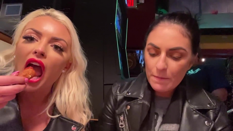 CHICKEN_WINGS_212121_____MANDY_ROSE___SONYA_DEVILLE___WWE_321.jpg