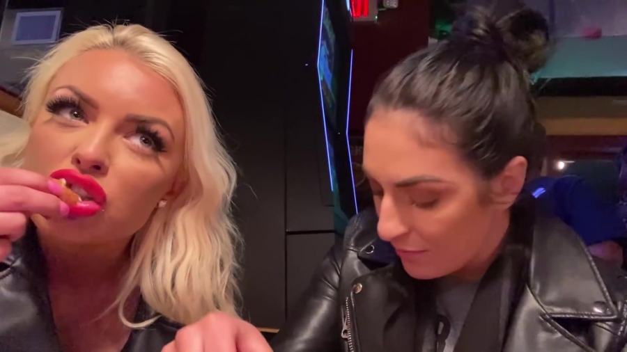 CHICKEN_WINGS_212121_____MANDY_ROSE___SONYA_DEVILLE___WWE_322.jpg