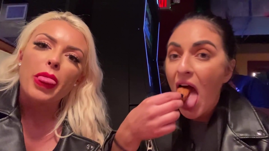 CHICKEN_WINGS_212121_____MANDY_ROSE___SONYA_DEVILLE___WWE_324.jpg