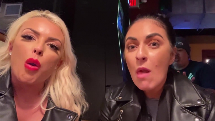 CHICKEN_WINGS_212121_____MANDY_ROSE___SONYA_DEVILLE___WWE_325.jpg