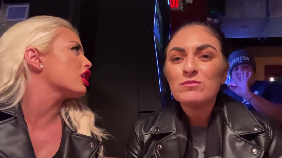 CHICKEN_WINGS_212121_____MANDY_ROSE___SONYA_DEVILLE___WWE_326.jpg