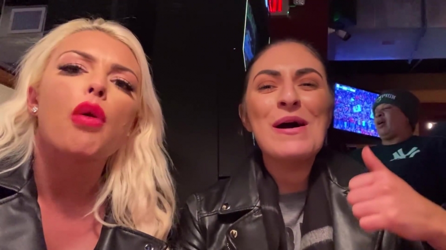 CHICKEN_WINGS_212121_____MANDY_ROSE___SONYA_DEVILLE___WWE_327.jpg