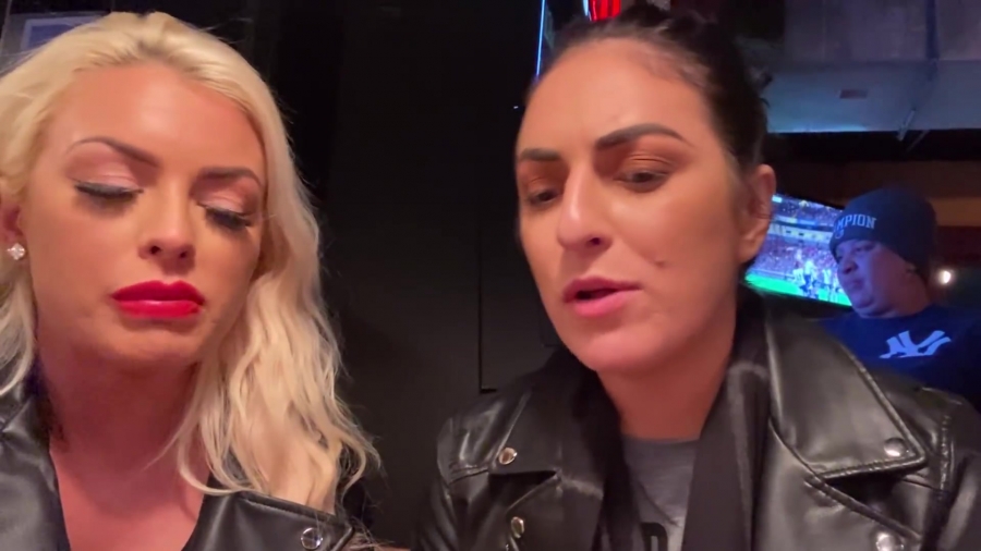 CHICKEN_WINGS_212121_____MANDY_ROSE___SONYA_DEVILLE___WWE_332.jpg