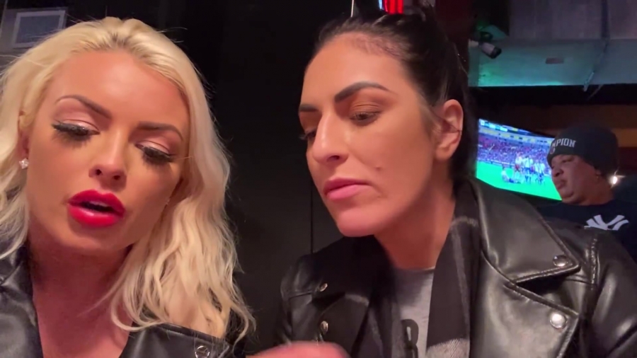 CHICKEN_WINGS_212121_____MANDY_ROSE___SONYA_DEVILLE___WWE_333.jpg