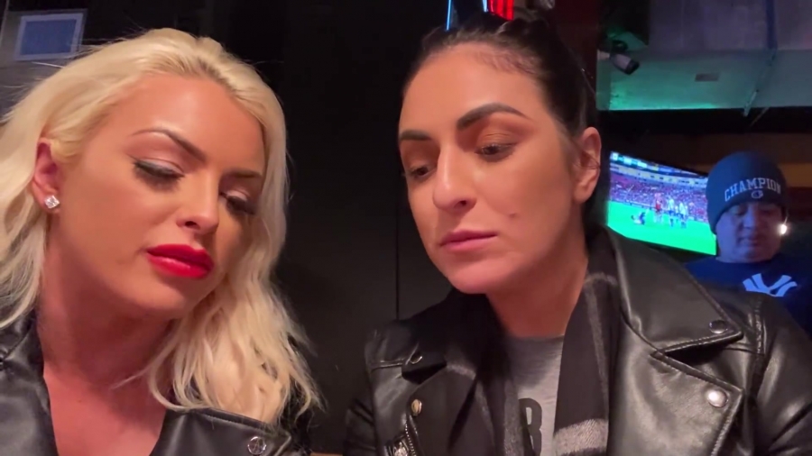 CHICKEN_WINGS_212121_____MANDY_ROSE___SONYA_DEVILLE___WWE_334.jpg