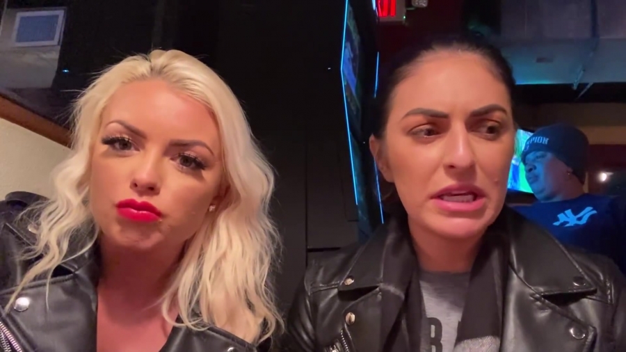 CHICKEN_WINGS_212121_____MANDY_ROSE___SONYA_DEVILLE___WWE_342.jpg