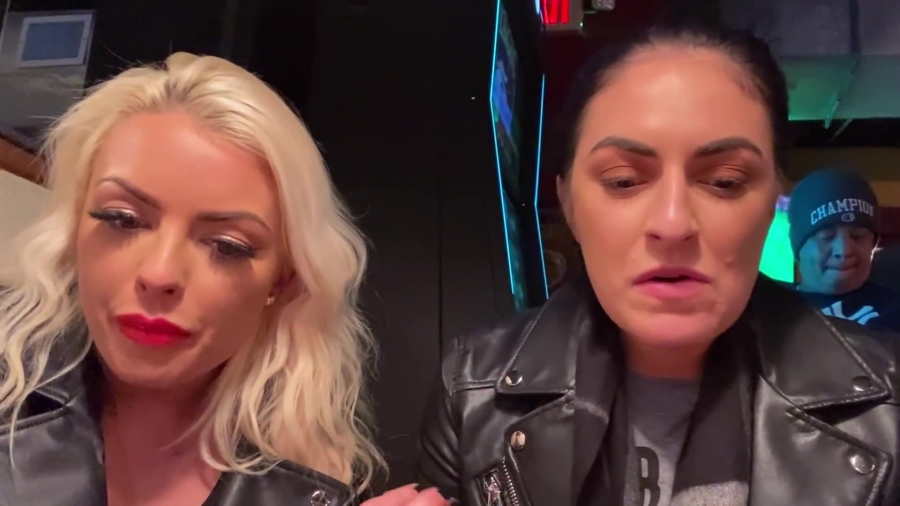 CHICKEN_WINGS_212121_____MANDY_ROSE___SONYA_DEVILLE___WWE_350.jpg