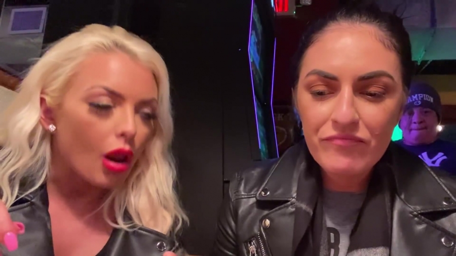 CHICKEN_WINGS_212121_____MANDY_ROSE___SONYA_DEVILLE___WWE_351.jpg