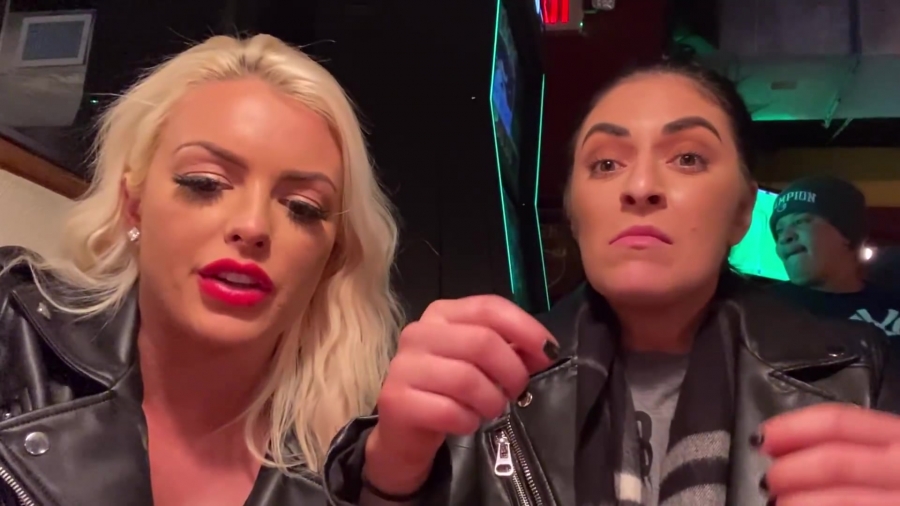 CHICKEN_WINGS_212121_____MANDY_ROSE___SONYA_DEVILLE___WWE_356.jpg