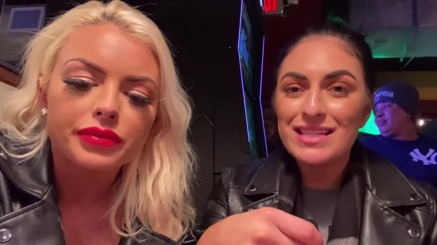 CHICKEN_WINGS_212121_____MANDY_ROSE___SONYA_DEVILLE___WWE_359.jpg