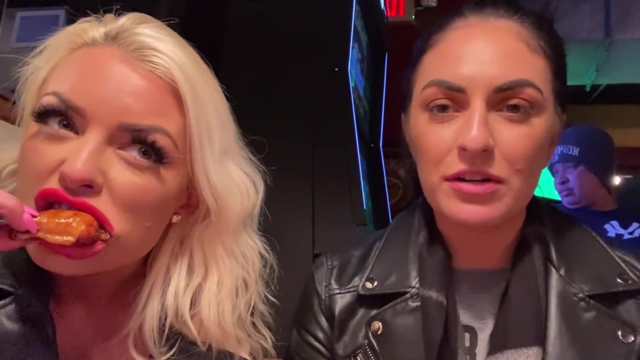 CHICKEN_WINGS_212121_____MANDY_ROSE___SONYA_DEVILLE___WWE_367.jpg