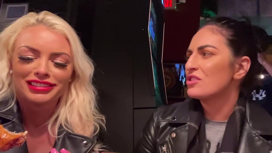 CHICKEN_WINGS_212121_____MANDY_ROSE___SONYA_DEVILLE___WWE_376.jpg