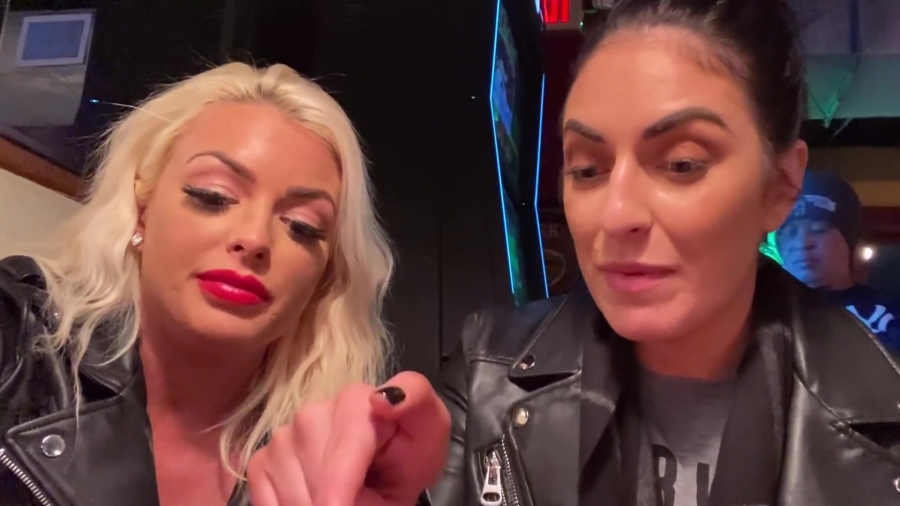 CHICKEN_WINGS_212121_____MANDY_ROSE___SONYA_DEVILLE___WWE_381.jpg