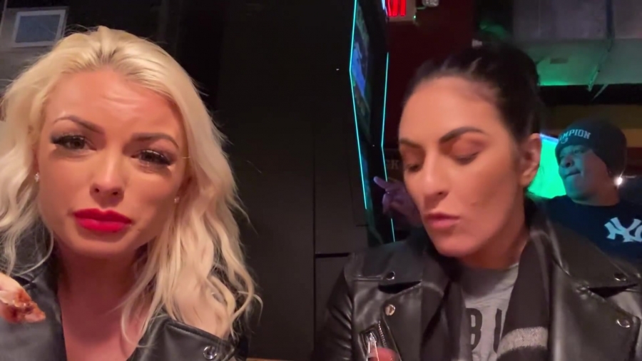 CHICKEN_WINGS_212121_____MANDY_ROSE___SONYA_DEVILLE___WWE_395.jpg