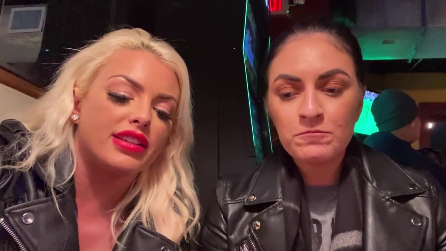 CHICKEN_WINGS_212121_____MANDY_ROSE___SONYA_DEVILLE___WWE_401.jpg