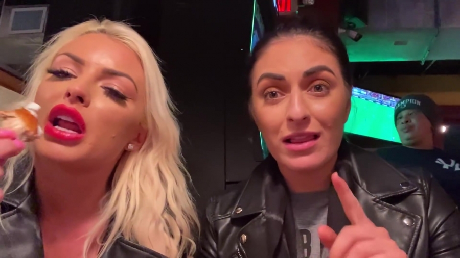 CHICKEN_WINGS_212121_____MANDY_ROSE___SONYA_DEVILLE___WWE_403.jpg