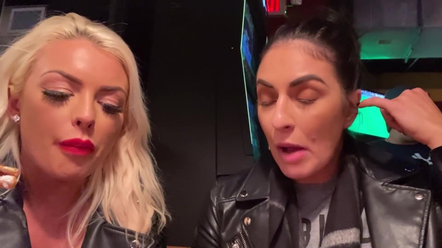 CHICKEN_WINGS_212121_____MANDY_ROSE___SONYA_DEVILLE___WWE_409.jpg