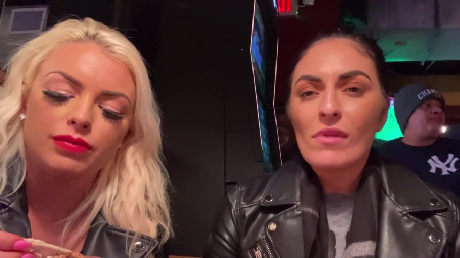 CHICKEN_WINGS_212121_____MANDY_ROSE___SONYA_DEVILLE___WWE_419.jpg