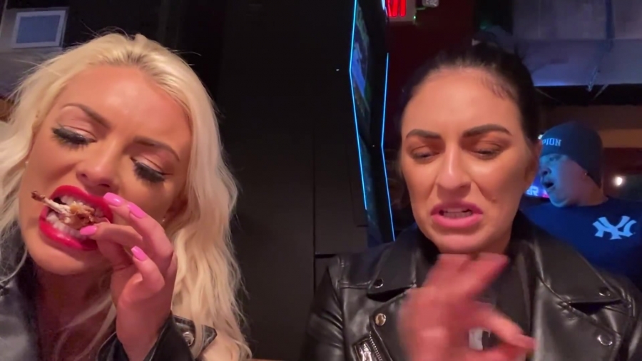 CHICKEN_WINGS_212121_____MANDY_ROSE___SONYA_DEVILLE___WWE_426.jpg