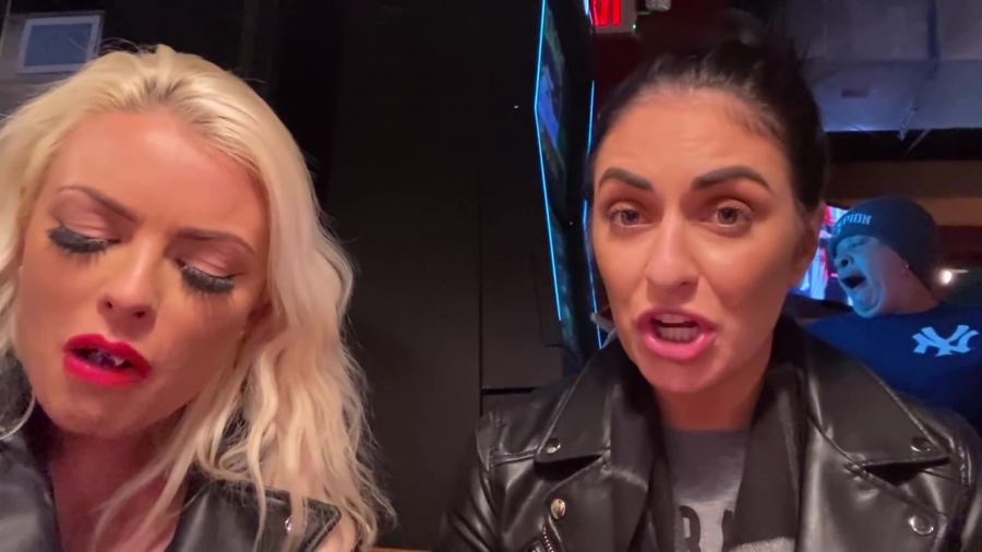 CHICKEN_WINGS_212121_____MANDY_ROSE___SONYA_DEVILLE___WWE_428.jpg