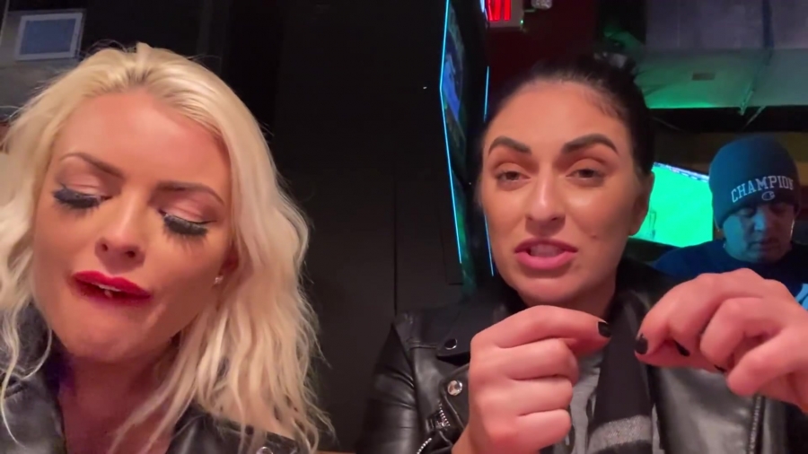 CHICKEN_WINGS_212121_____MANDY_ROSE___SONYA_DEVILLE___WWE_432.jpg