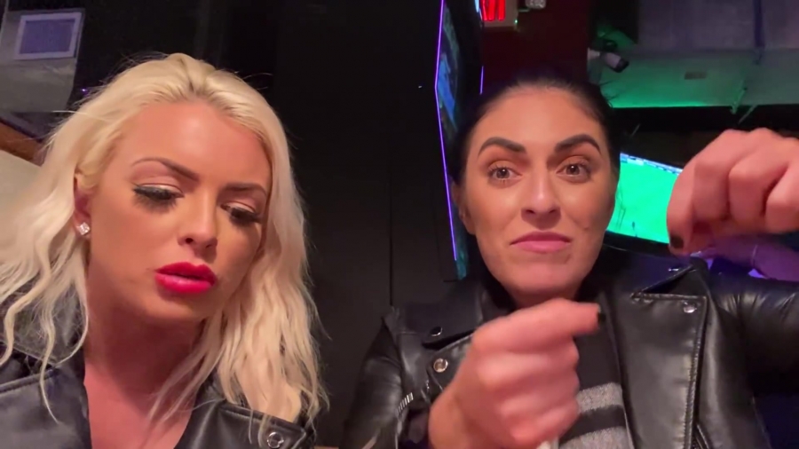 CHICKEN_WINGS_212121_____MANDY_ROSE___SONYA_DEVILLE___WWE_433.jpg